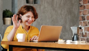 smiling woman learning Spanish online | LSI